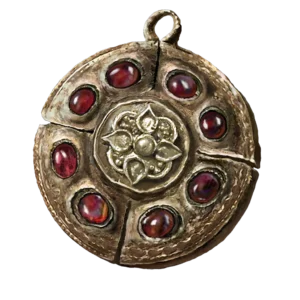 Crimson Amber Medallion +1