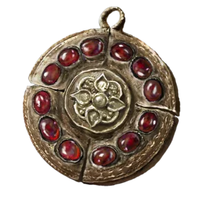 Crimson Amber Medallion +2