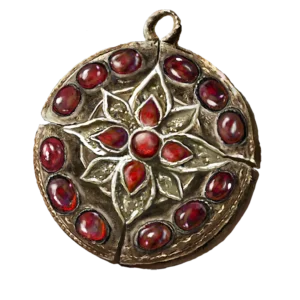 Crimson Amber Medallion +3